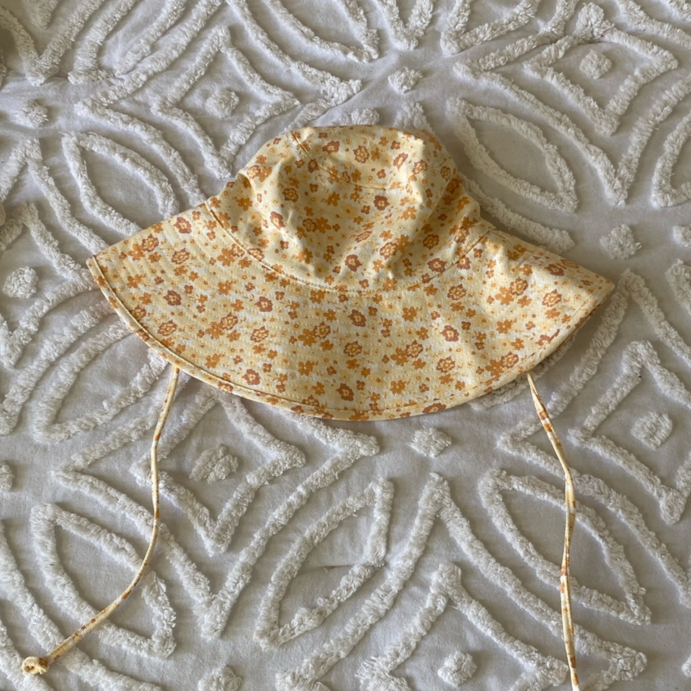 Holiday Canvas Bucket Hat-NWT